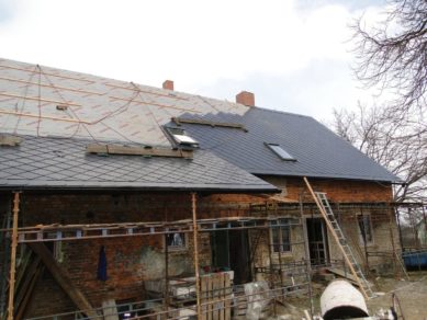 MONTÁŽE A DODÁVKA OKEN VELUX A ROTO